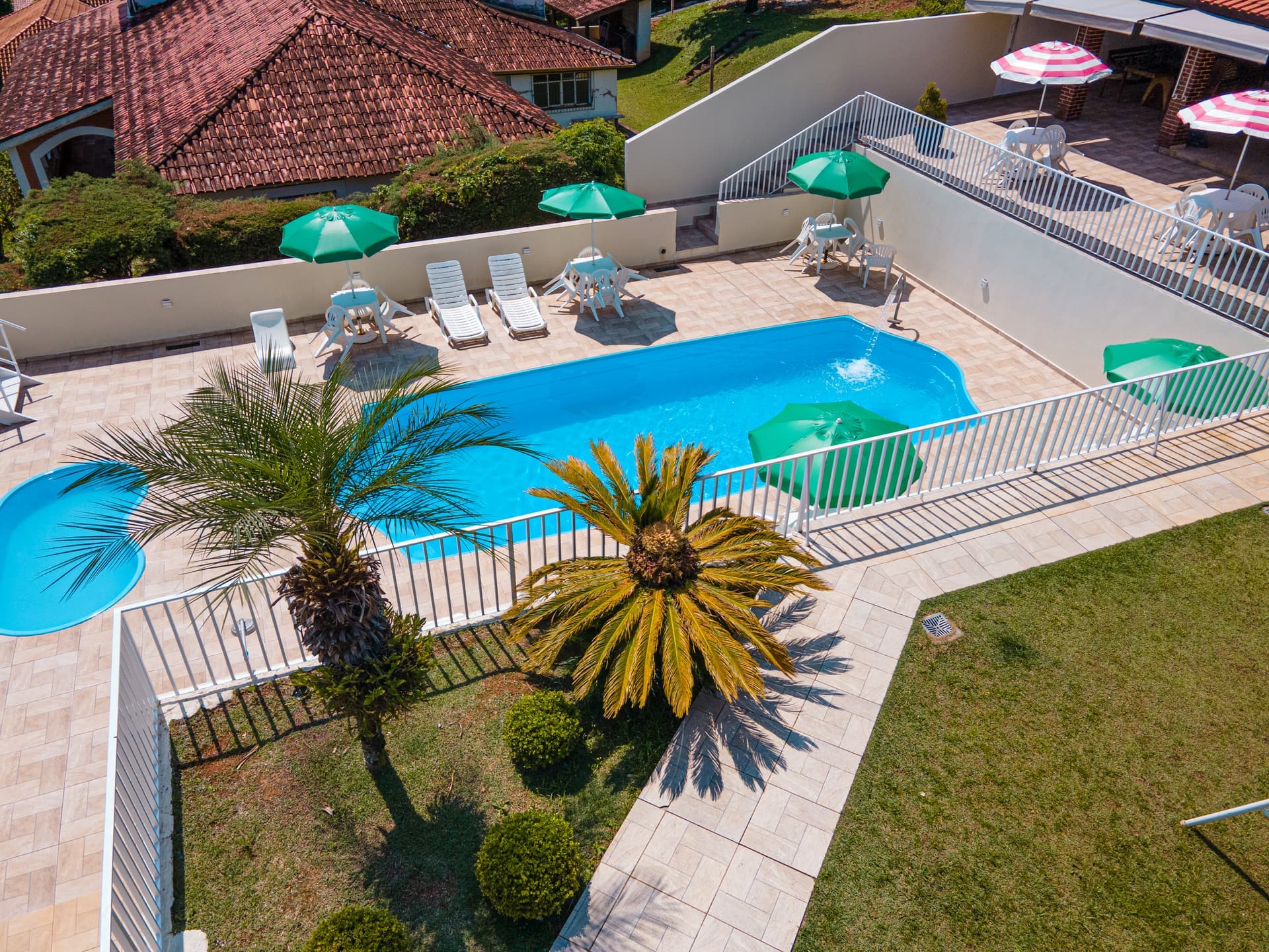 Vista aérea da piscina